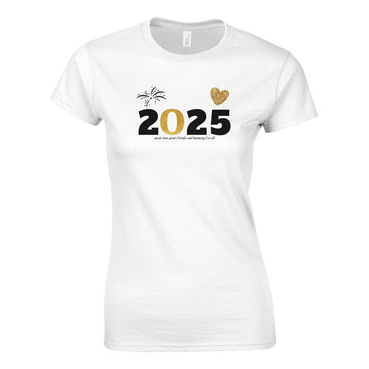 Tailliertes Damen Kurzarm T-Shirt mit Print für den Jahreswechsel – 2025 with great friends - schwarz weiß gold - in großen Größen -